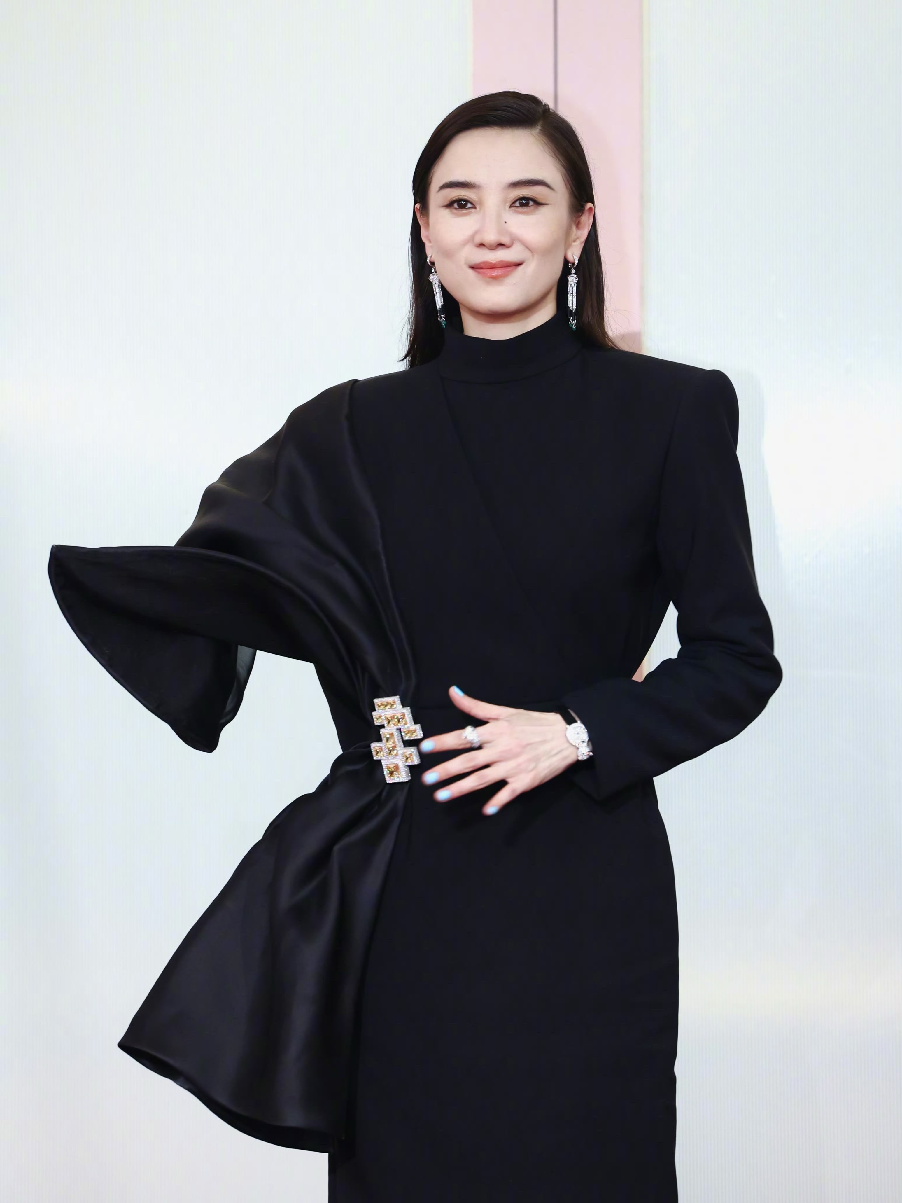 宋佳 好漂亮呀优雅中透着霸气，妥妥的大女主风范！✨Stephane Rollan