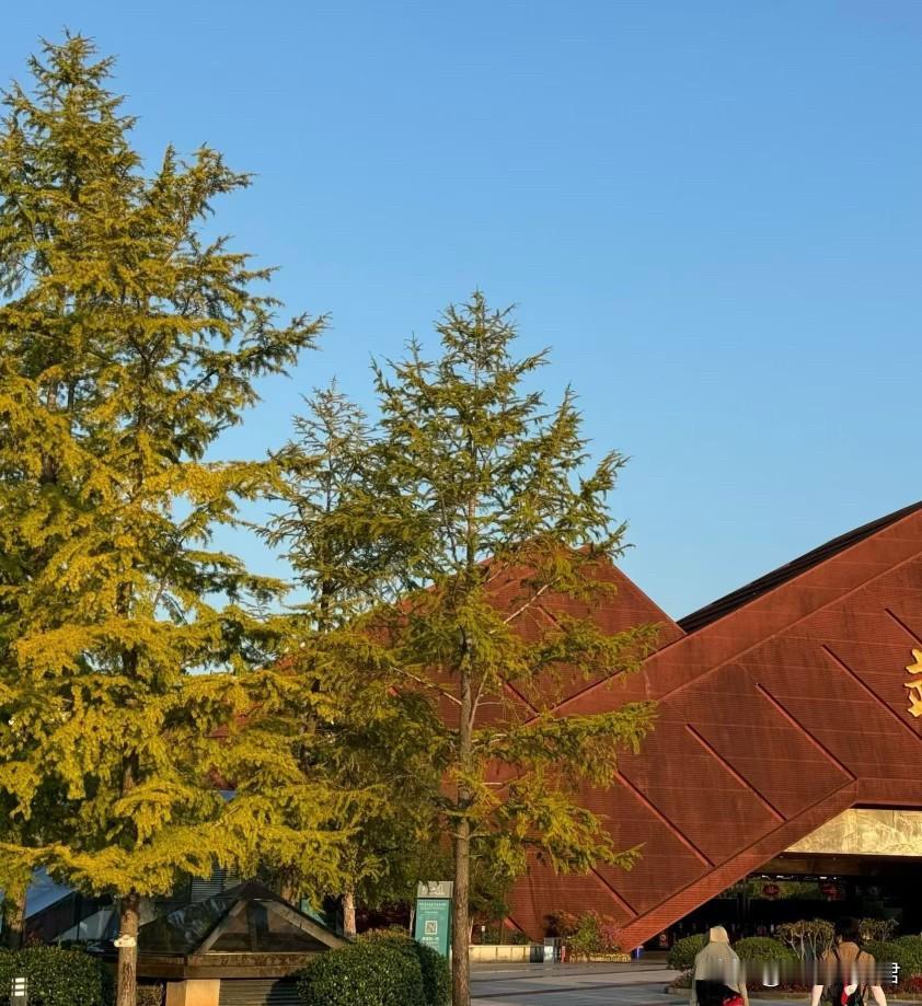 这种男人可快离吧！一男子，跟老婆结婚三年半，有一个两岁的孩子，男人在外面工作一个