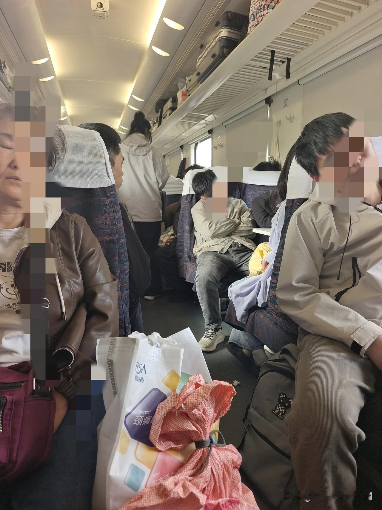 五一假期抢票难
多买三站去济南
少买几站也能到
上车之后再补票
列车服务很周到