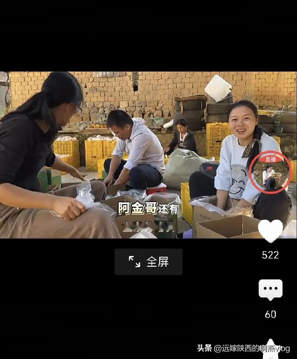 阿金全家出动发快递：场面热闹，其中有位闪耀十七个月令的童工小霖霖太卖力了。叫人越