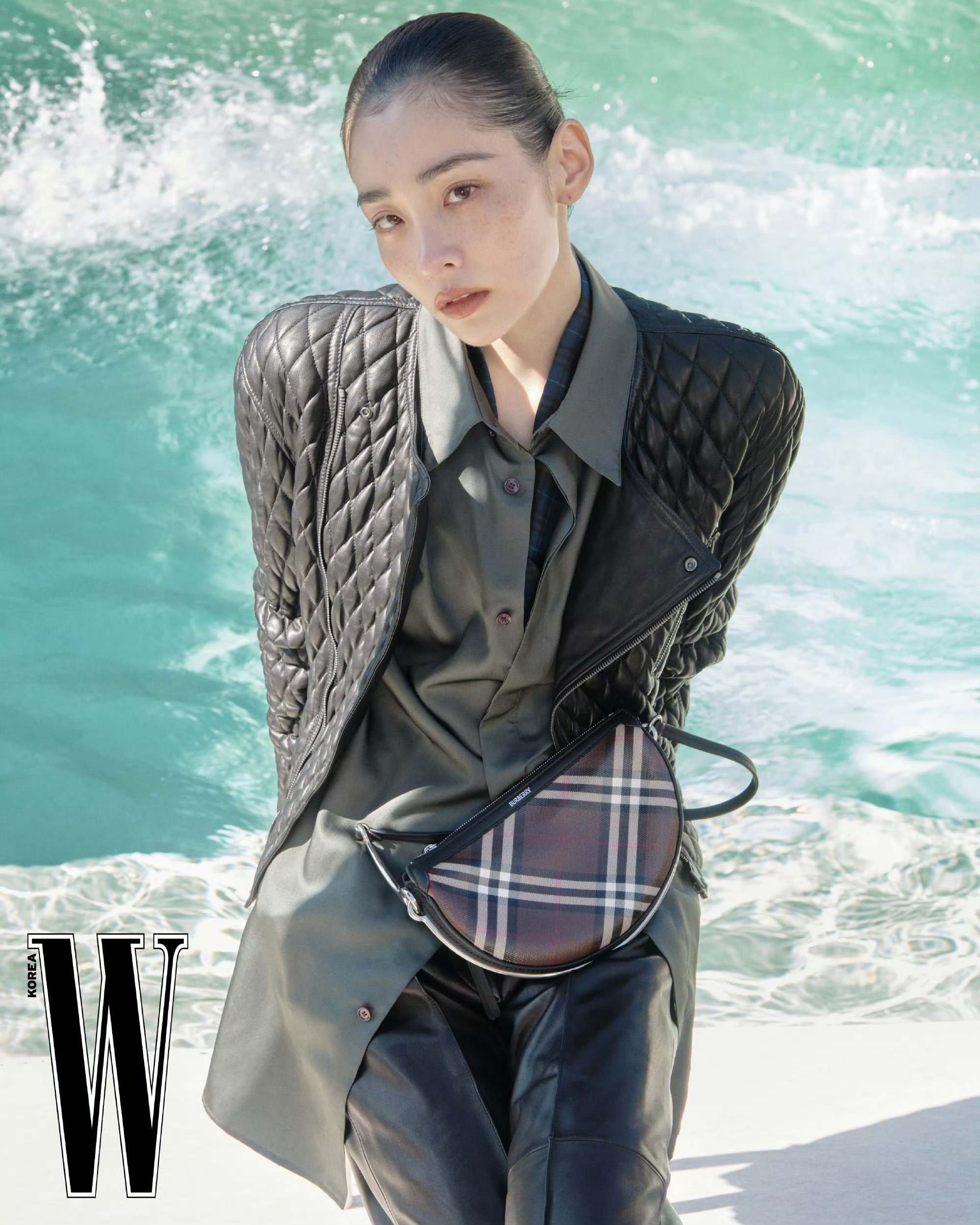 金敏荷 x Burberry｜W KOREA October 2026.10月刊