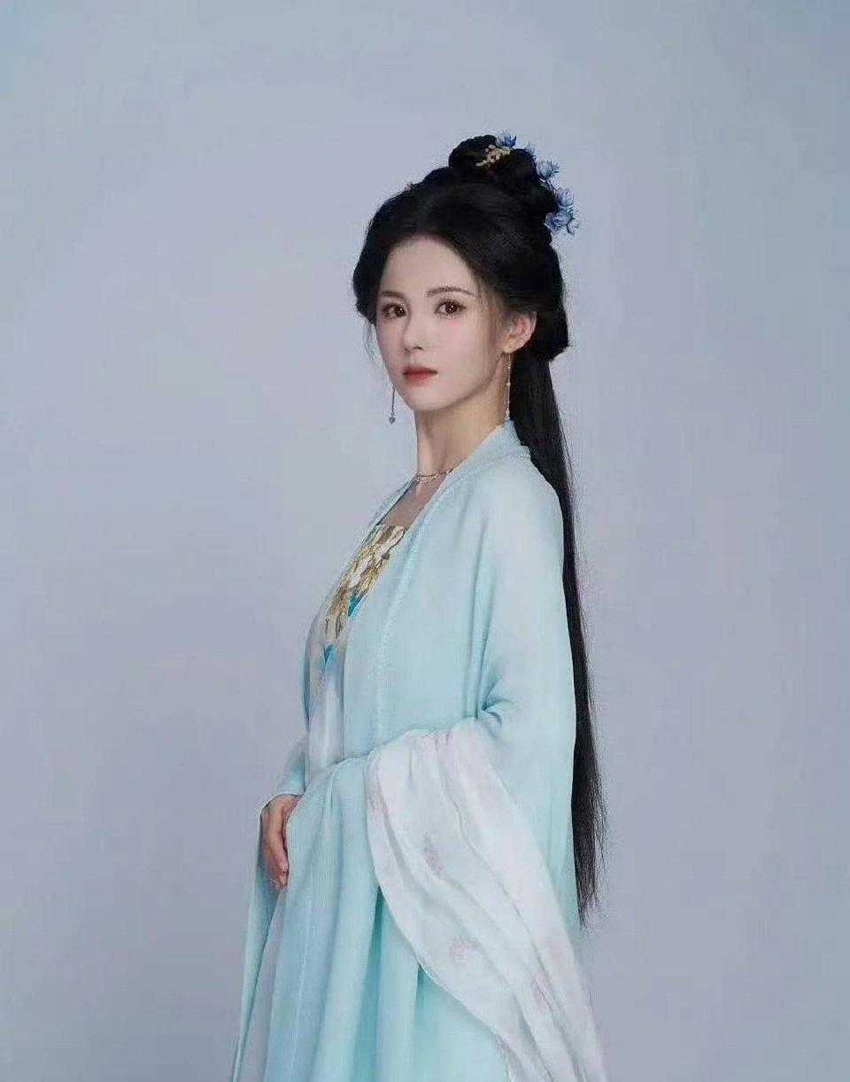 《折腰》换脸后，新演员虽美，但宋祖儿更胜一筹 