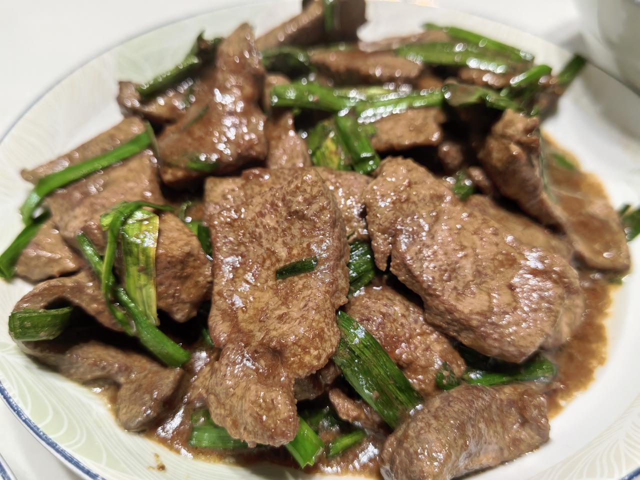 闺蜜阿慧刚刚做了奶奶，喜悦之情溢于言表，大家纷纷向她祝贺。她儿媳妇昨天剖腹产下一