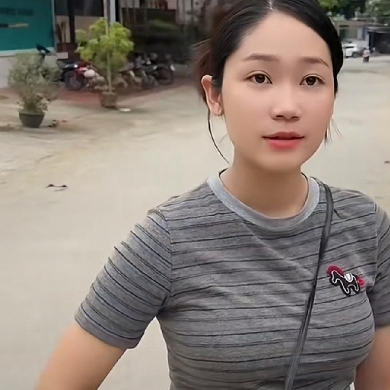 小松和秋秋从村子回到了省城工地，看到工地只剩下小叔一个人在干活，大师傅没有来，六