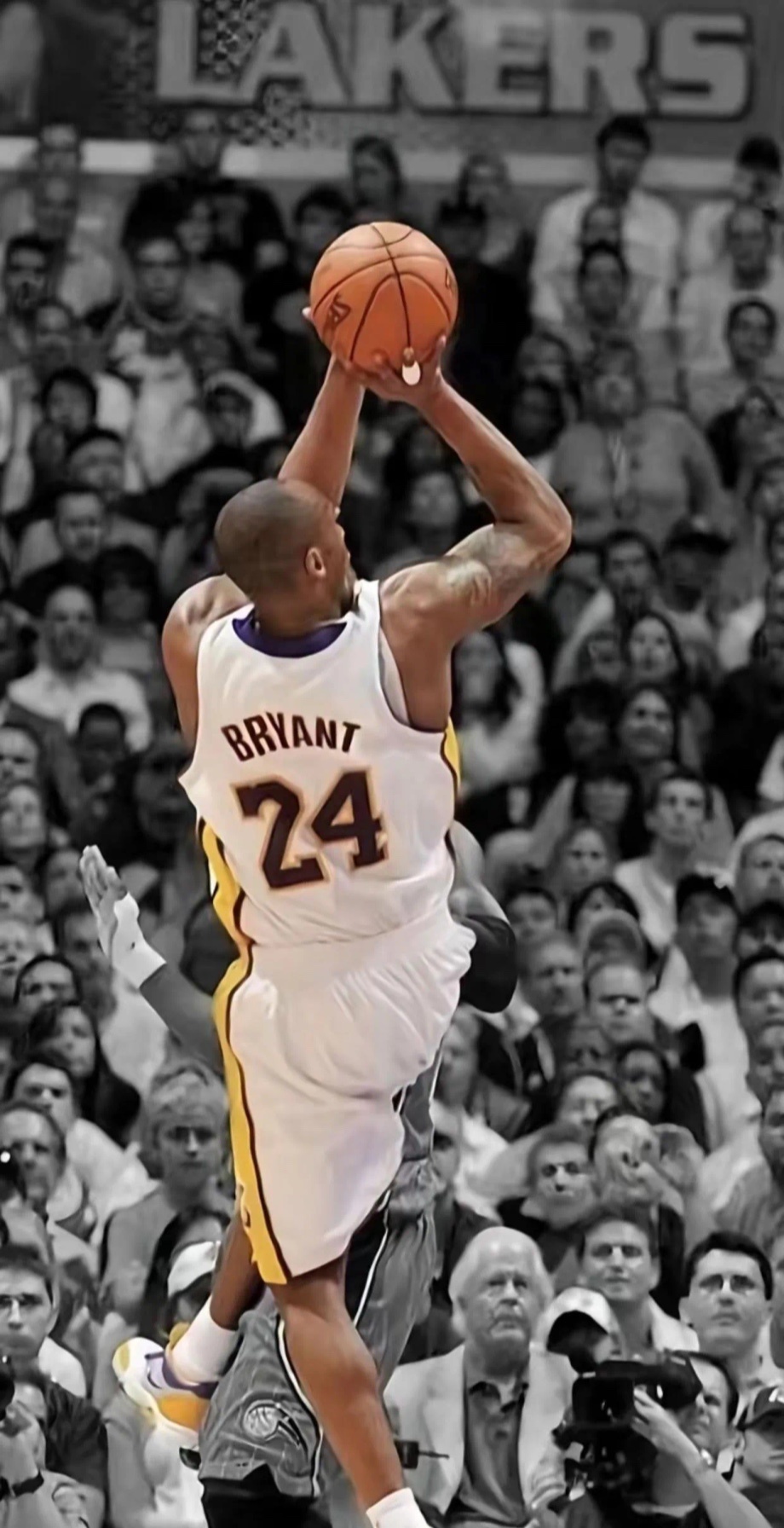 成年人的世界，各有各的难言之隐，各有各的身不由己。有人在深夜独自舔舐伤口，有人在