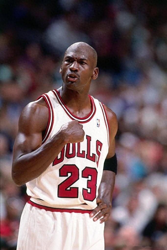 【🏀时光倒流，经典再现！乔丹97年总决赛G1绝杀爵士，那一球，永远的经典🏆】