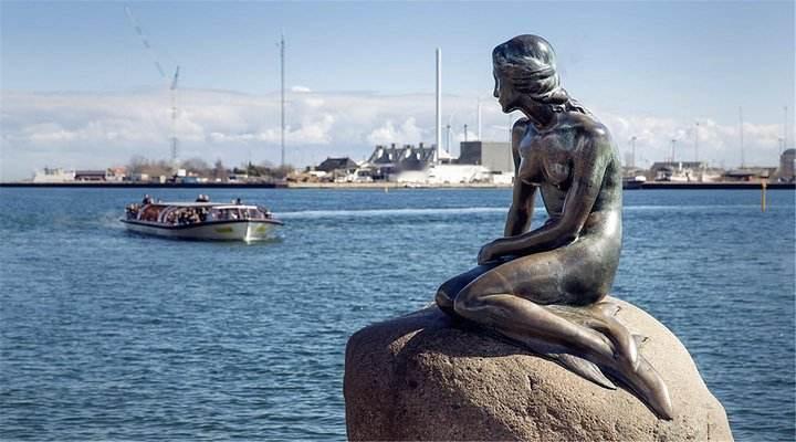 [呲牙]丹麦号称“童话王国”，现如今童话王国已经不复存在了，就剩下笑话了。。
[