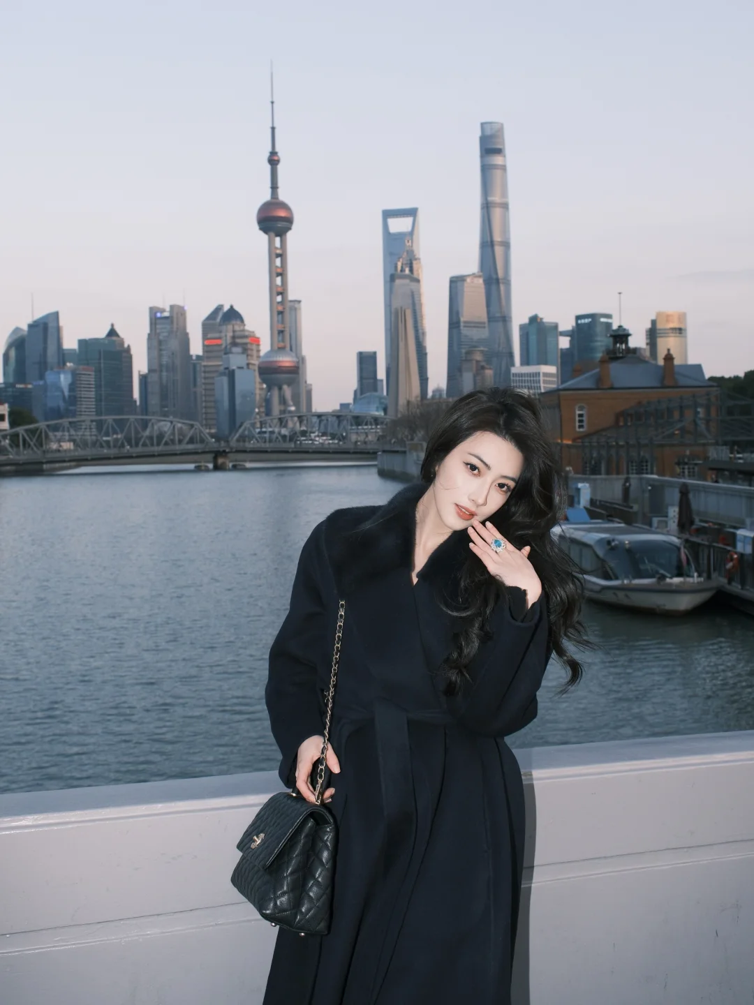 爱穿大衣的贵气小姨