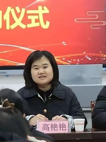 怎么也想不明白？百年公办名校怎么会被私立学校托管？私立哪来的权利托管公立？资本的