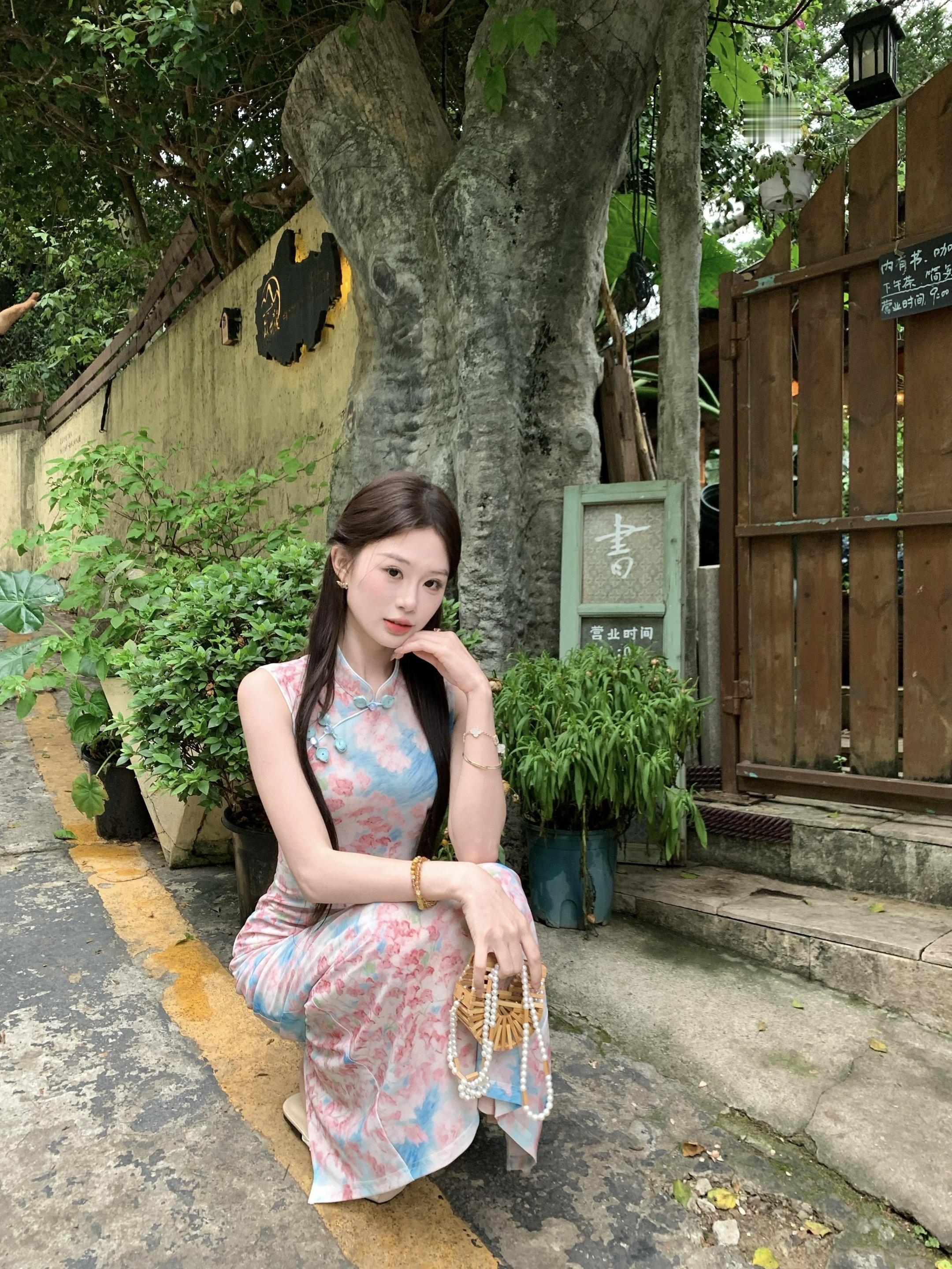 云想衣裳花想容