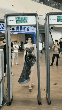亲眼所见美女过安检！