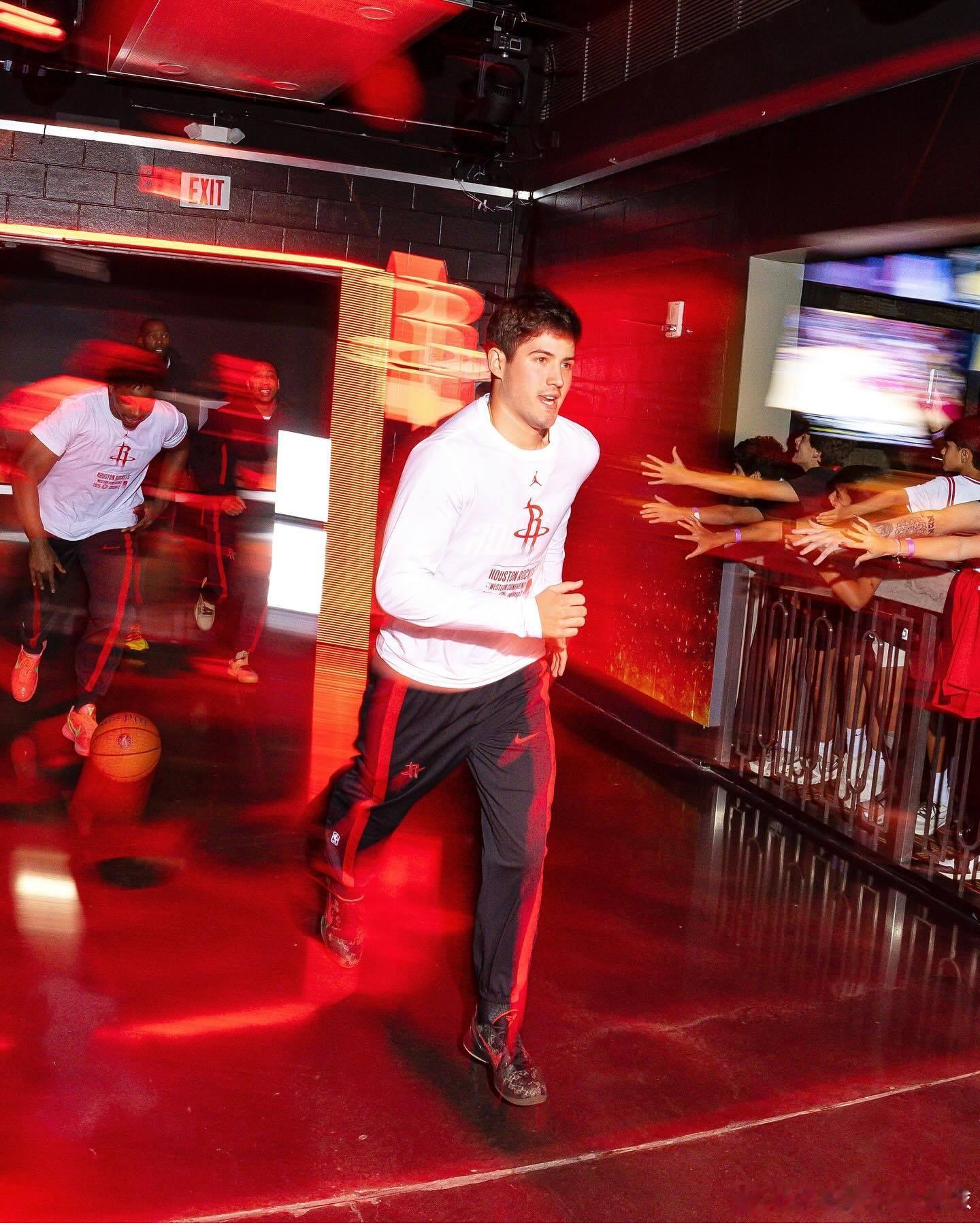 昨日火箭队赛场精彩图集📸