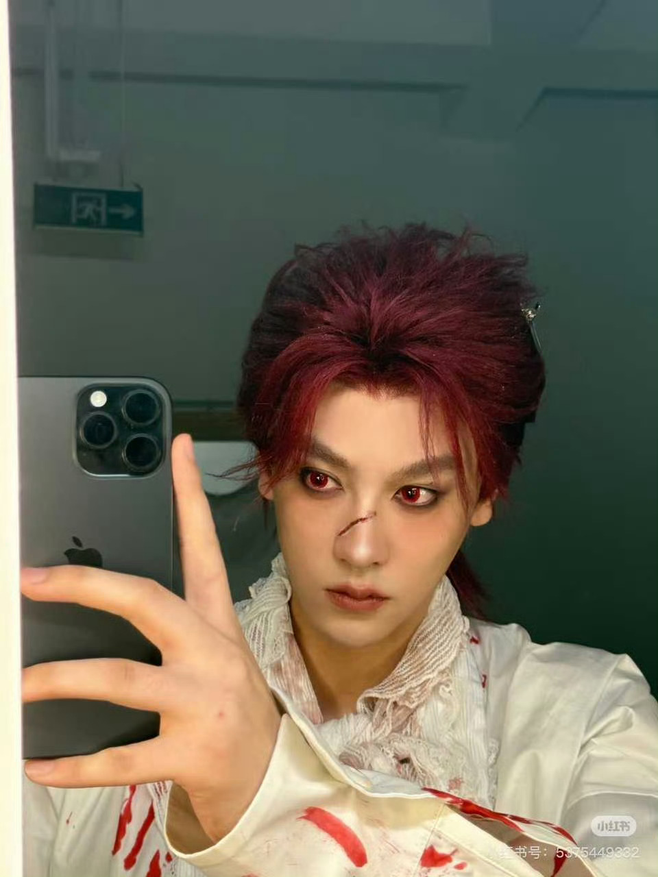 空山无人夜色寒，鬼群乱啸西风酸。 ​​​