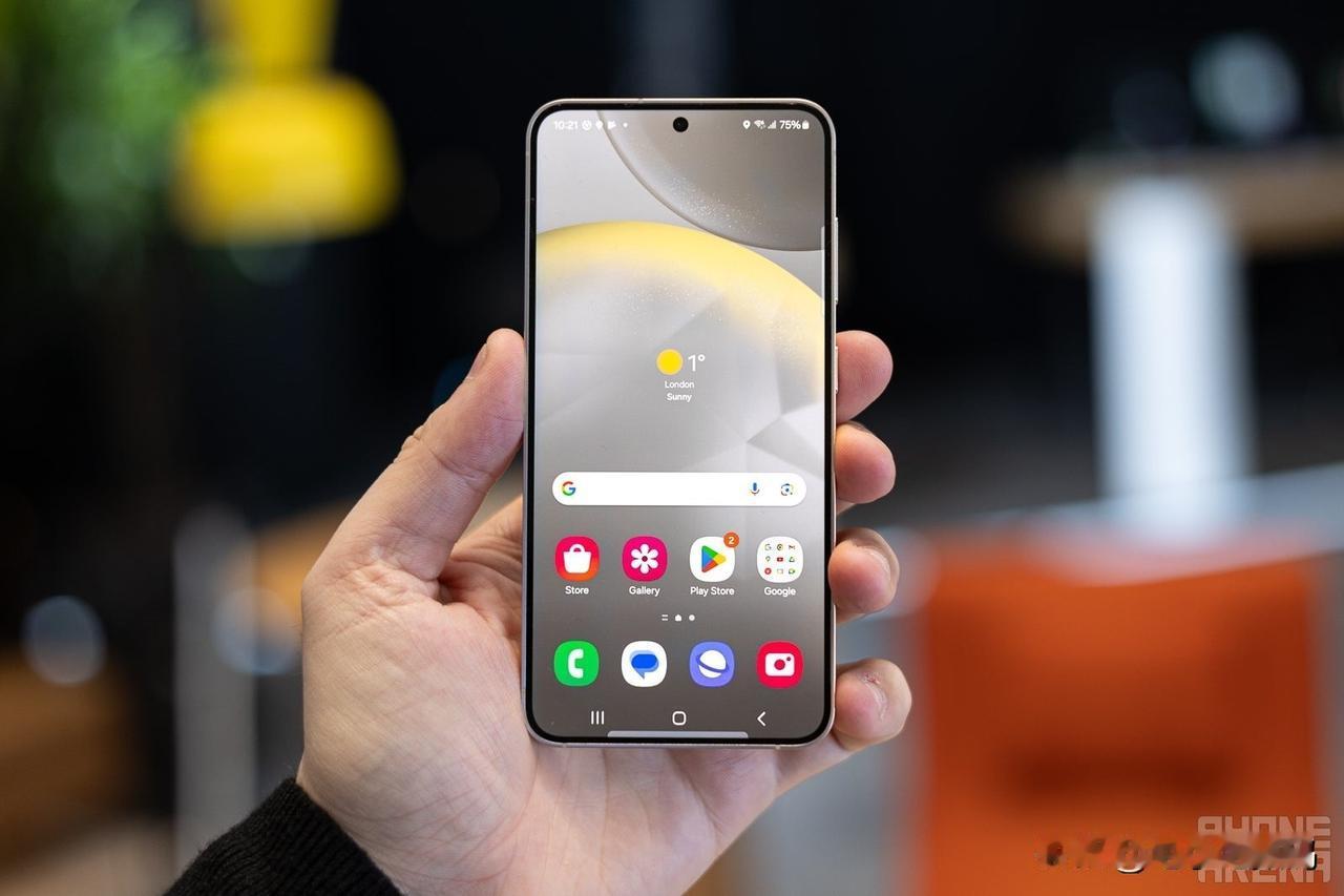 三星全面回归直屏，国产旗舰真的都被带沟里了...
早前还可以说曲面屏看着边框更窄