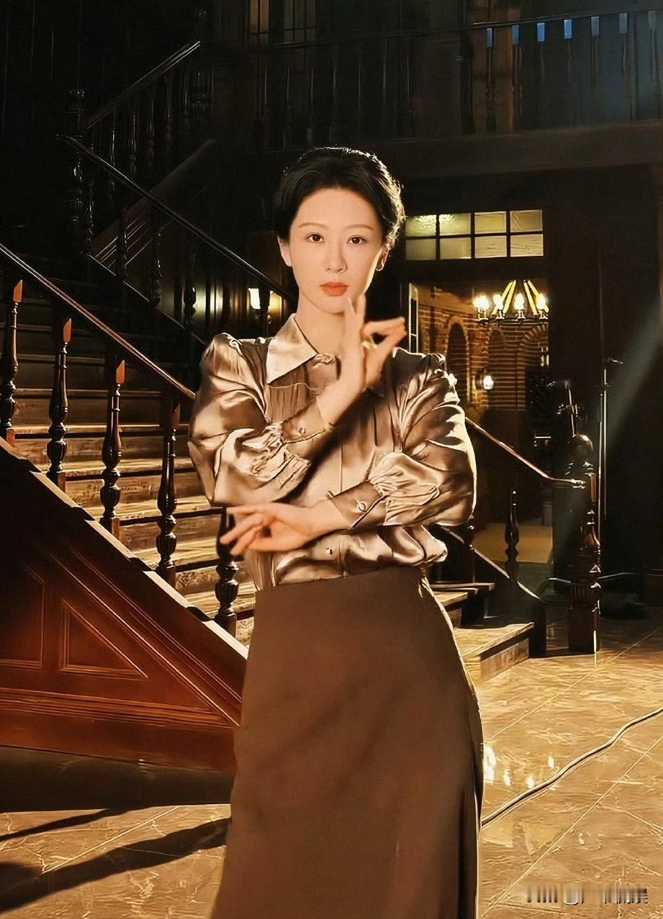 杨紫真是又爱玩网速又快，拍戏的间隙都没有忘记紧跟时代的潮流。

这段时间误闯天家