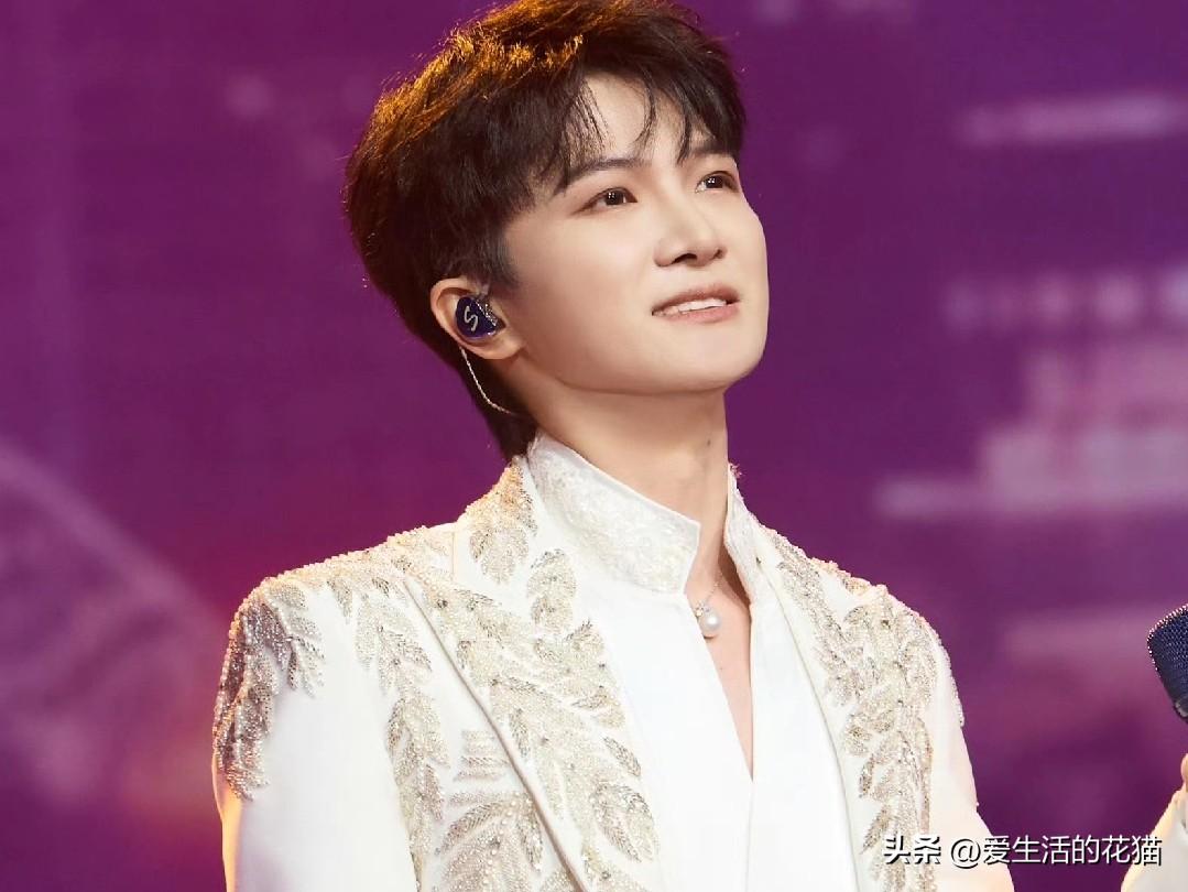 是说周深在首届CMG中国电影盛典当颁奖嘉宾这事吗？

乍一听好像没什么，颁奖嘉宾