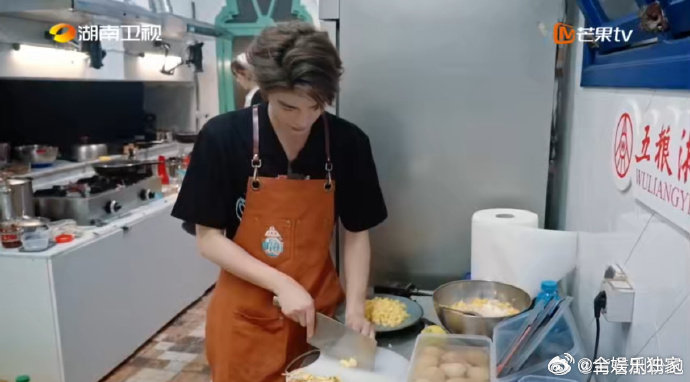 丁禹兮[超话]丁禹兮超绝老公感中餐厅 不用刻意提醒，他总能在需要的时候及时出现，