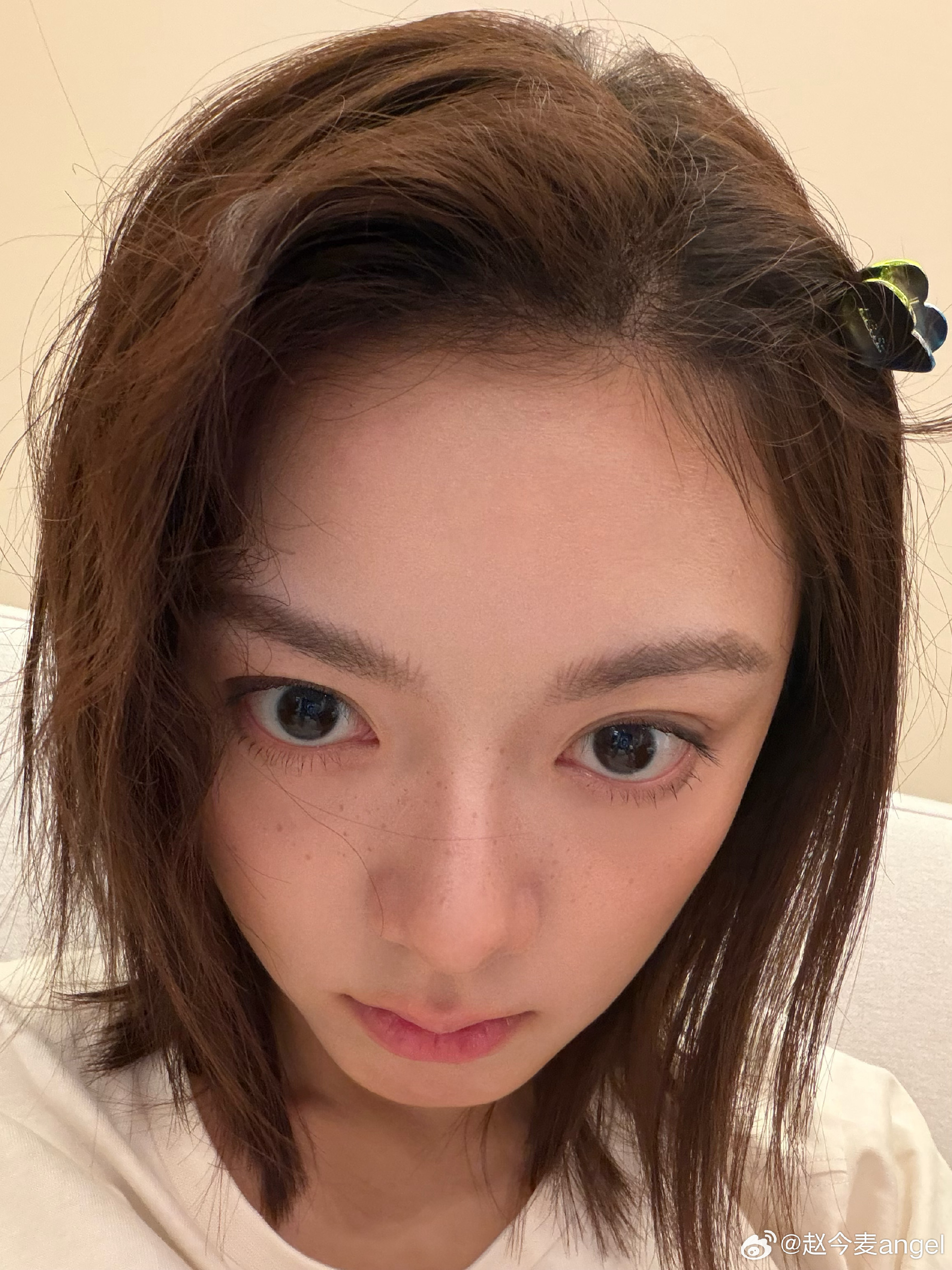 赵今麦[超话]赵今麦在国外美成啥了赵今麦晒多角度自拍 收到来自麦麦的晚安，睡前看