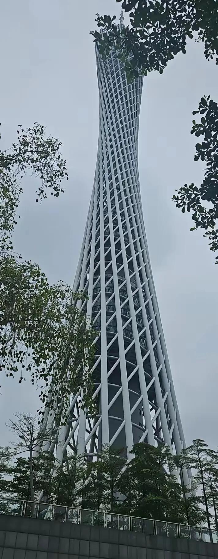 楼市即将迎来报复性反弹，大家都以为房价还要跌时候，遇到央行降息，加上美联储的降息