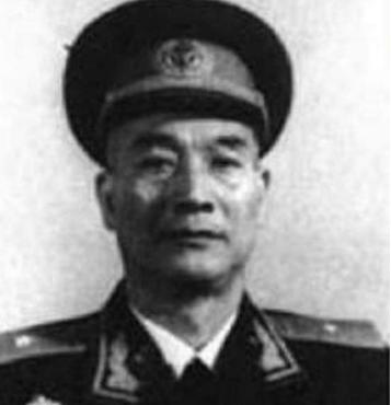 他曾是红军神医，救下毛主席爱妻贺子珍，和傅连璋、贺诚并称红军三大神医。
但因是从
