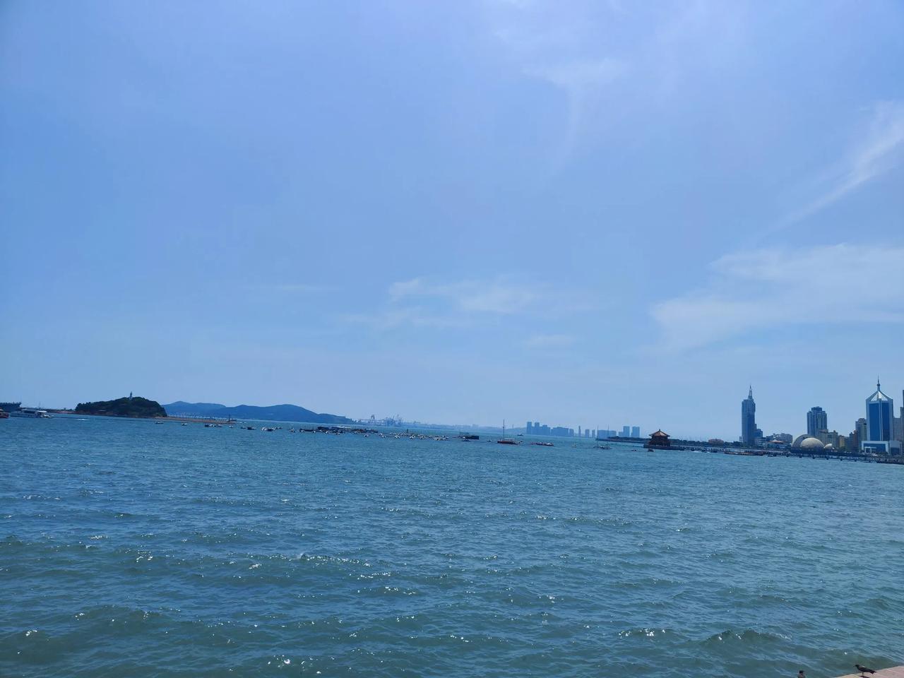 天秤心里的那杆秤很清醒，是非对错，远近亲疏，分的清楚。一旦天秤把对方划进安全圈，