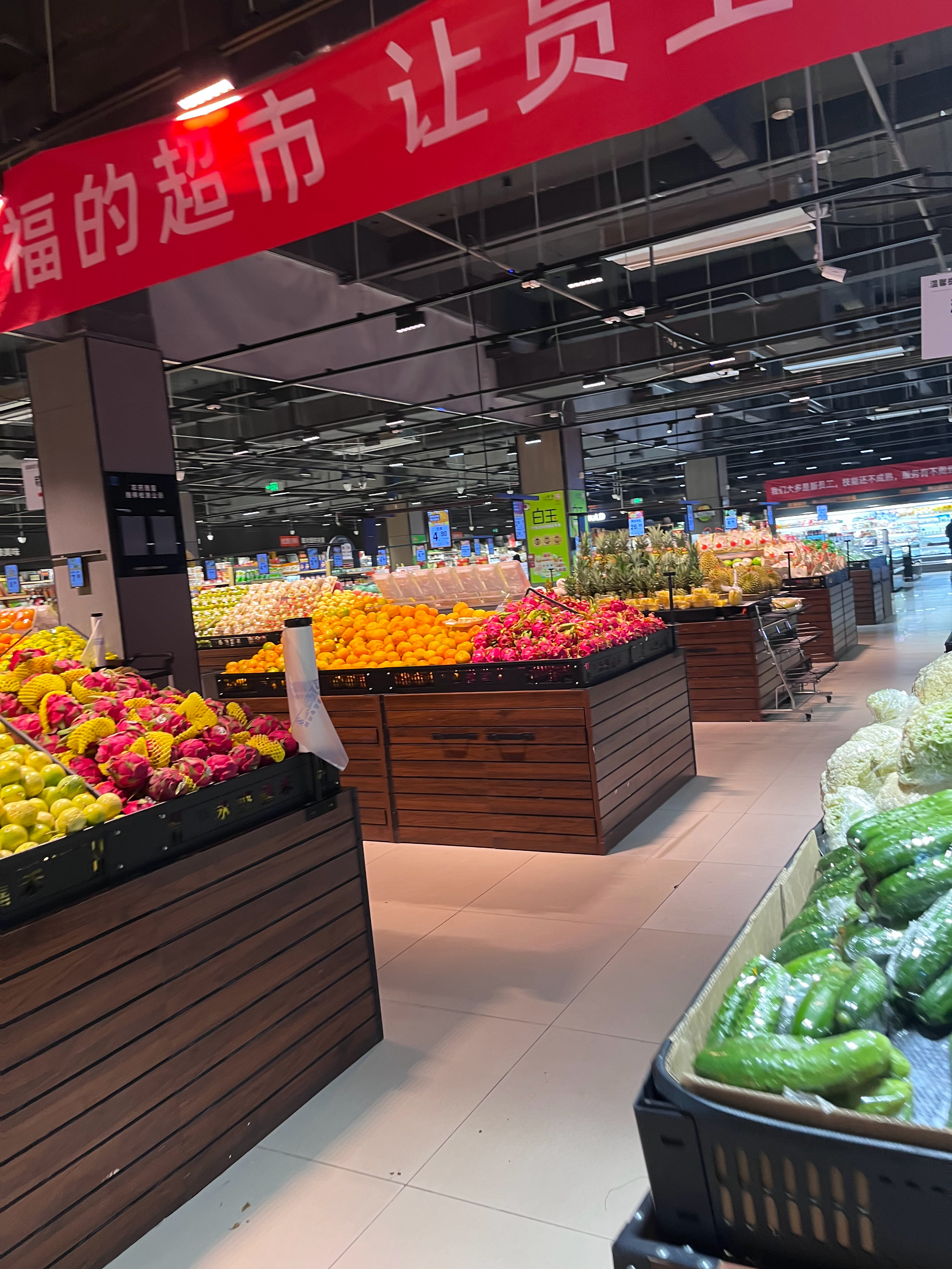 隔三差五的超市走一圈 人真少啊 没人跟我抢 我的天下哈哈 ​​​