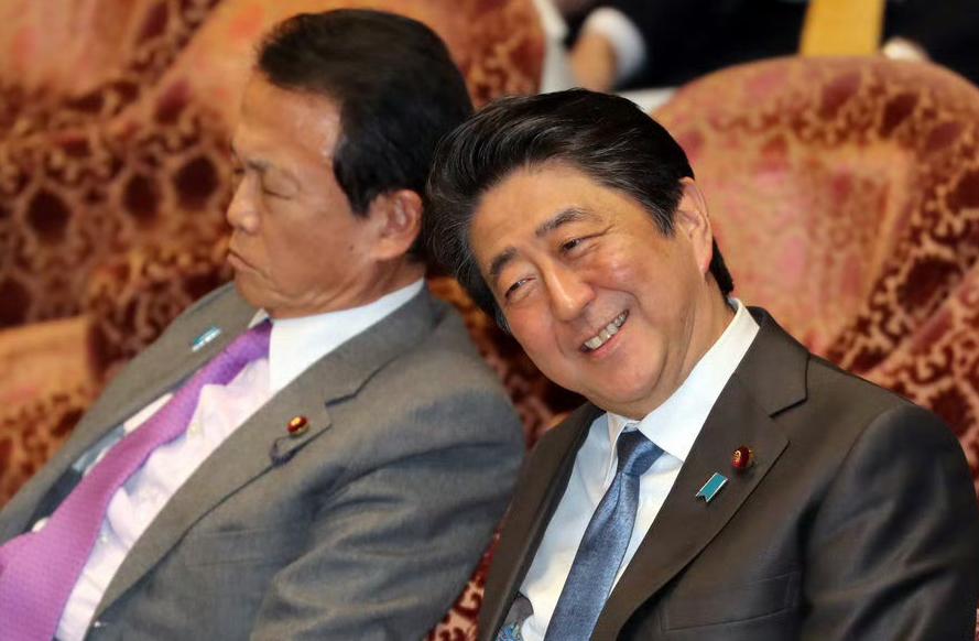 煤老板的儿子迎娶了前首相吉田茂之女，完成了首次政治联姻，实现了政商结合。
两人婚