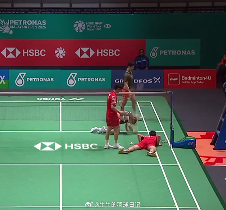 男双 1/16赛姜珉赫 / 奇东柱 23-21 18-21 黄荻 / 任翔宇决胜