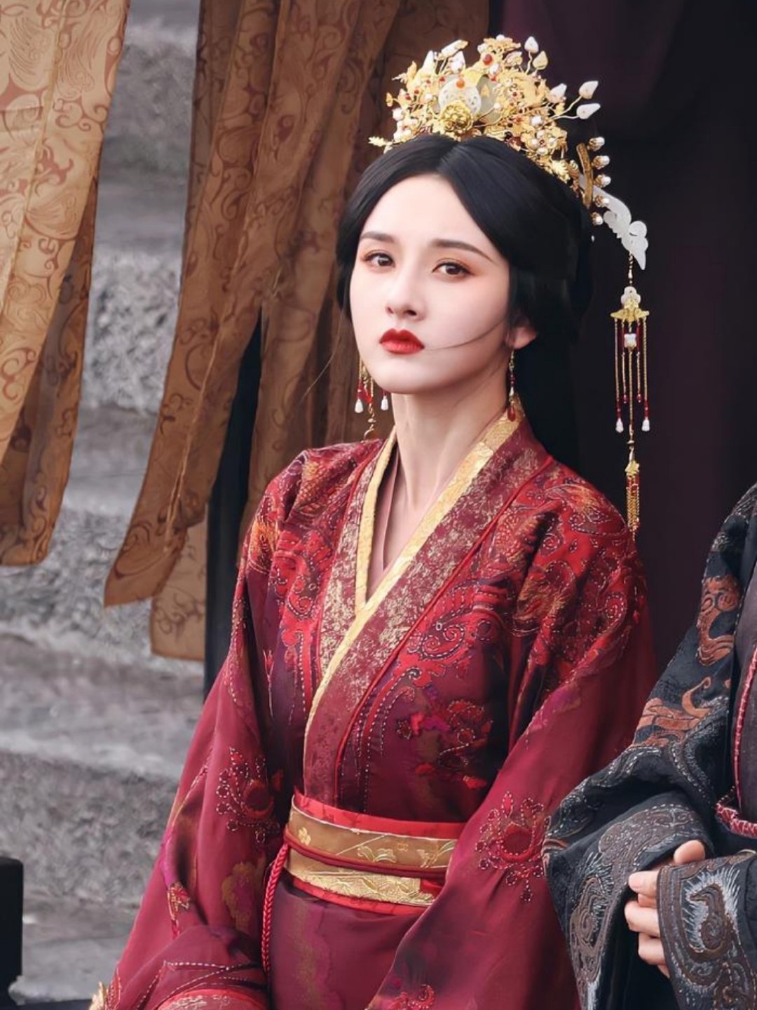 折腰今日开播折腰热度 变得极高，95花女主宋祖儿好美 。这应该是正式回复但顶流状