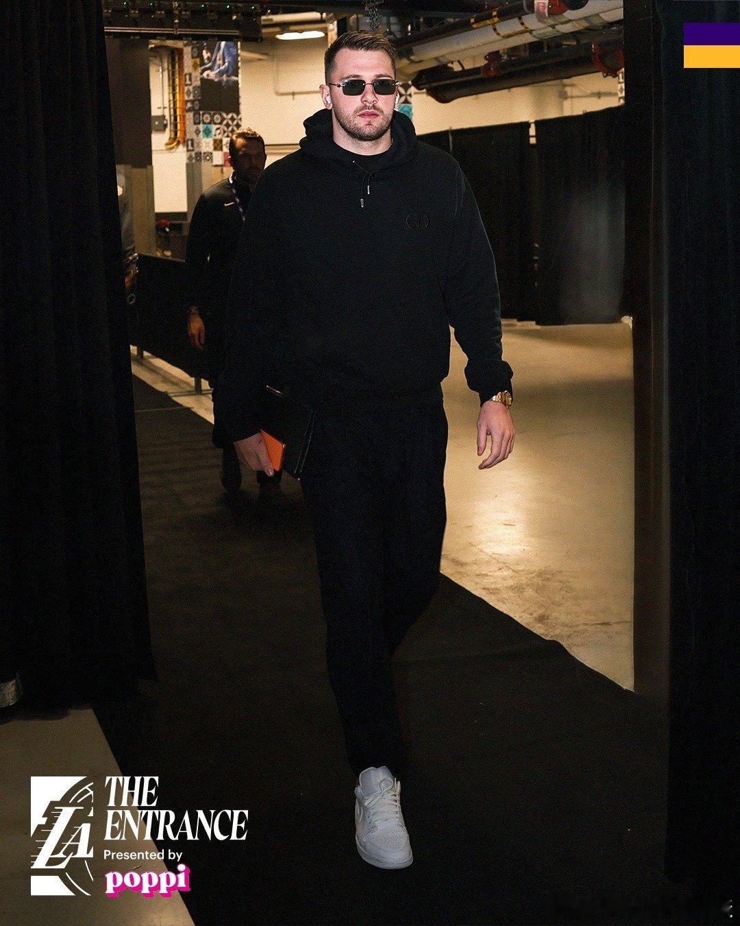 背靠背第二战，保持健康💪🏻湖人vs马刺  cr：隆多的战术板 