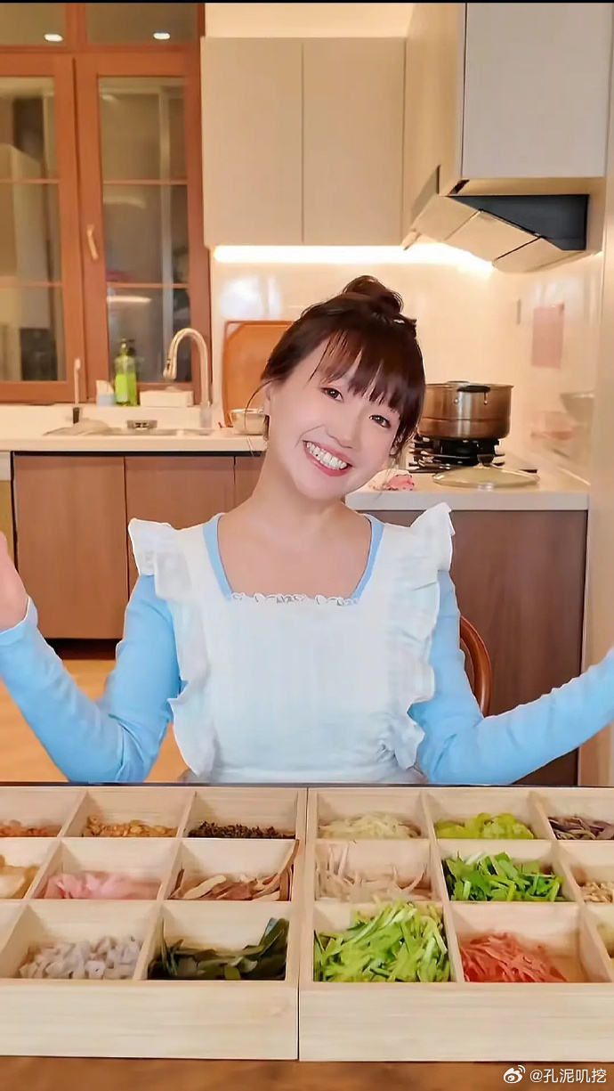 麦琳成功减肥后转型美食博主，分享瘦身餐。虽不知有无团队加持，但讲解流畅自然，值得
