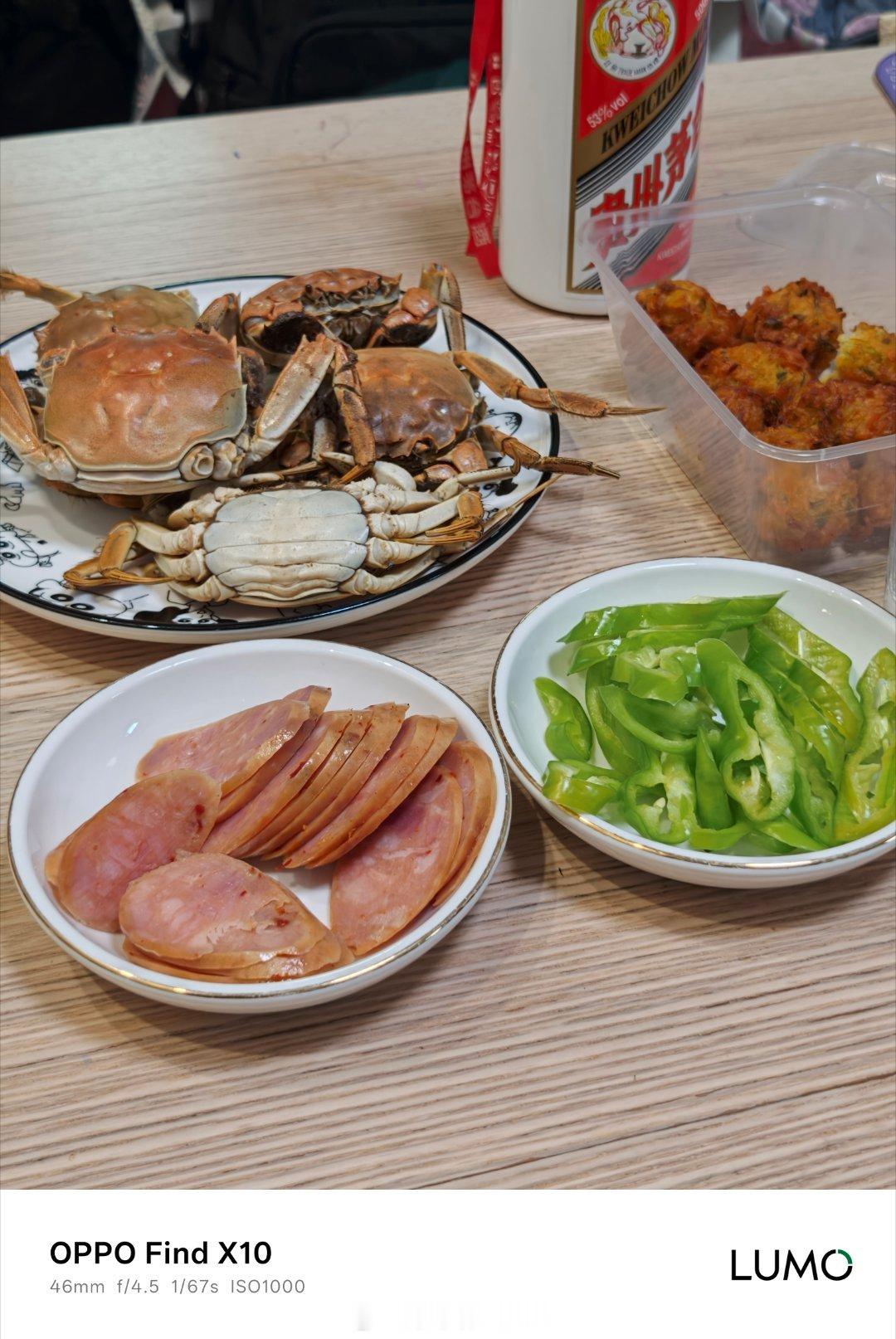 老婆孩子都睡了，自己整两口算过节了，也只有这个时候自己才自由点，中登啊[泪] ​
