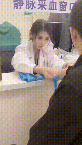 这个窗口天天排队啊，终于发现缘由了