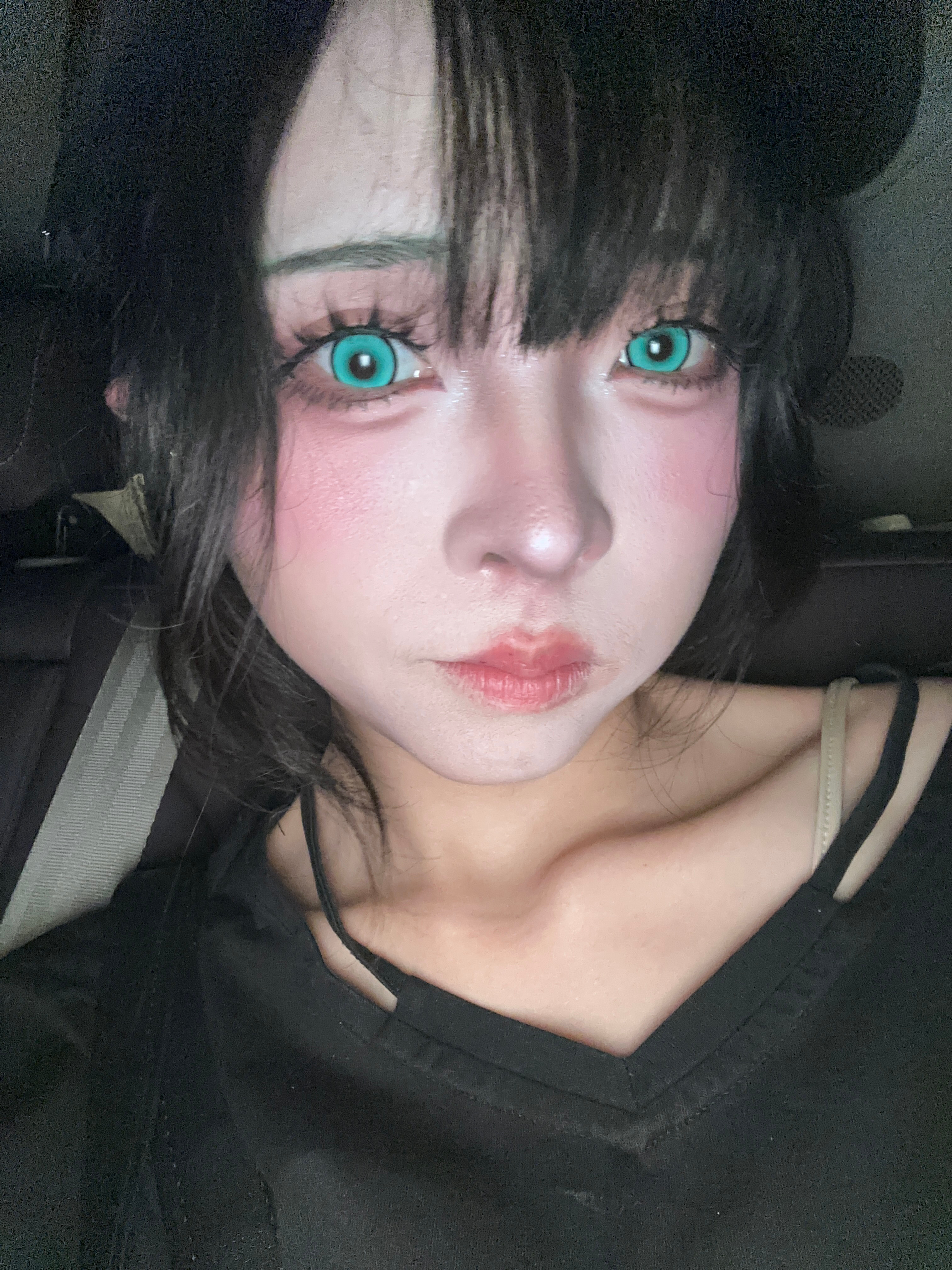 p完的照片舍不得发，没p的照片不想发。于是发射了两盏绿色大灯。 
