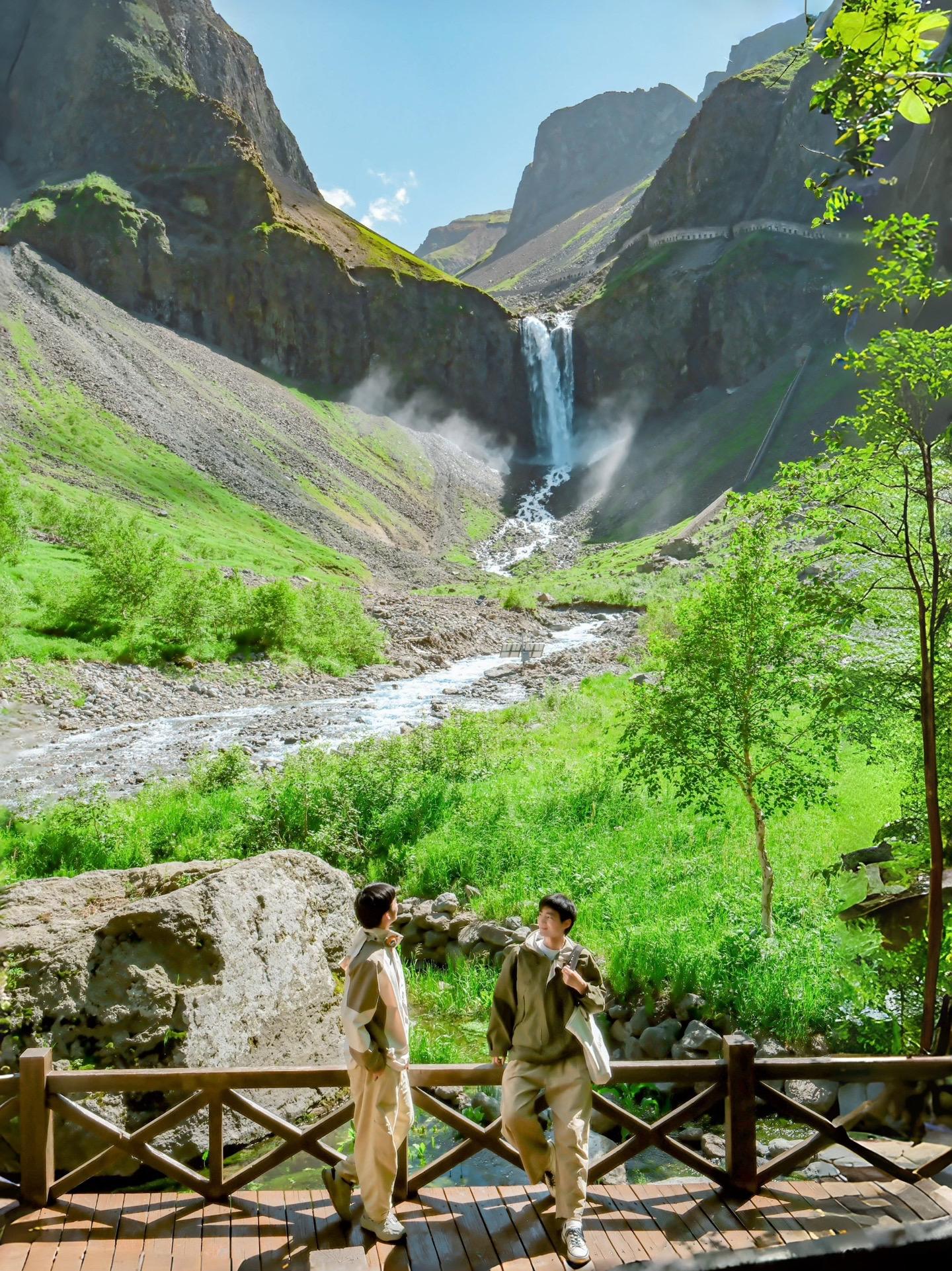 Live图的意义🍃夏天的长白山才是人间理想……  今年夏天的第一场避...