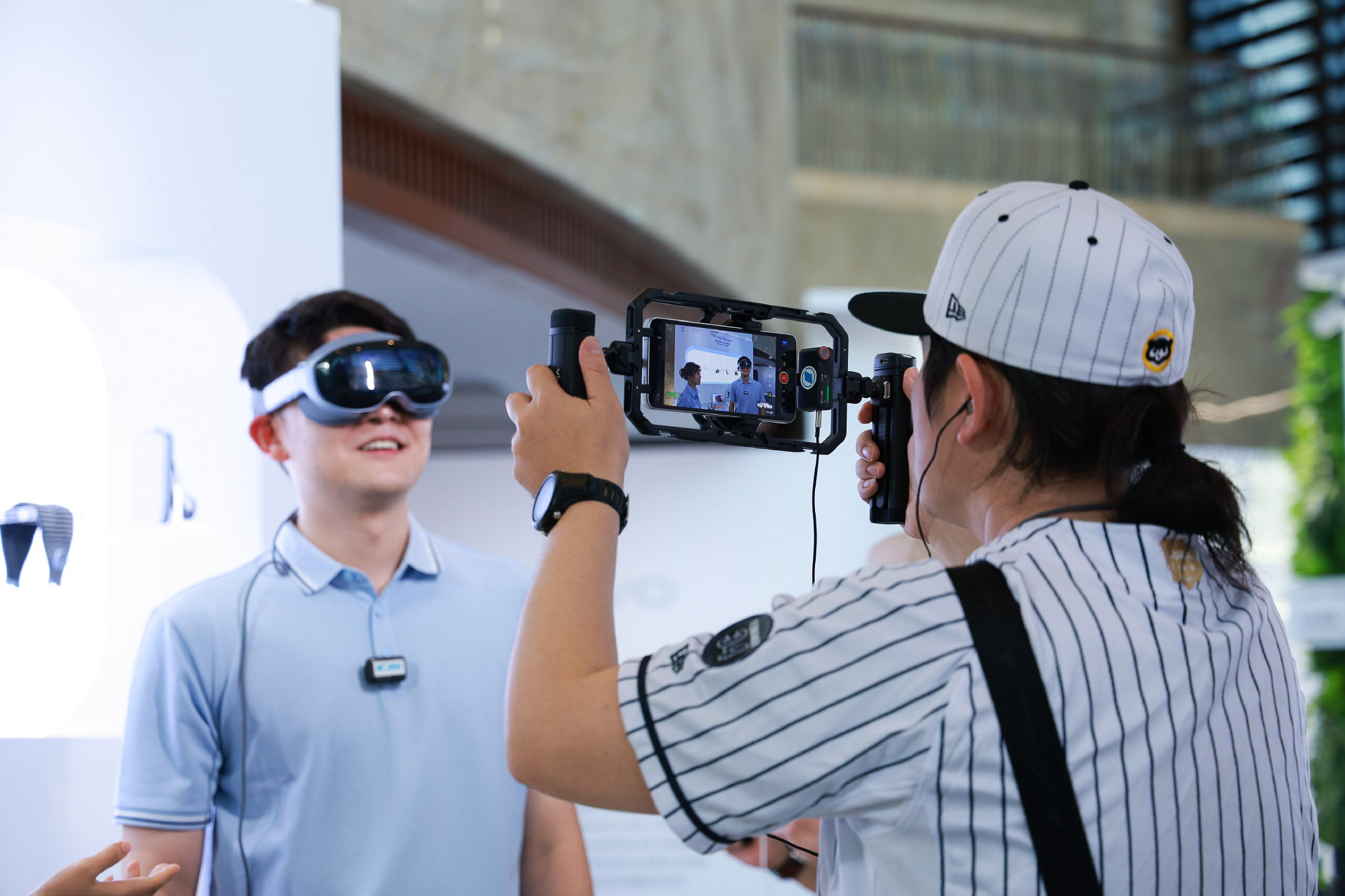 在博鳌亚洲论坛2026年年会上，好多媒体老师们人手一台，全都举着vivo X30