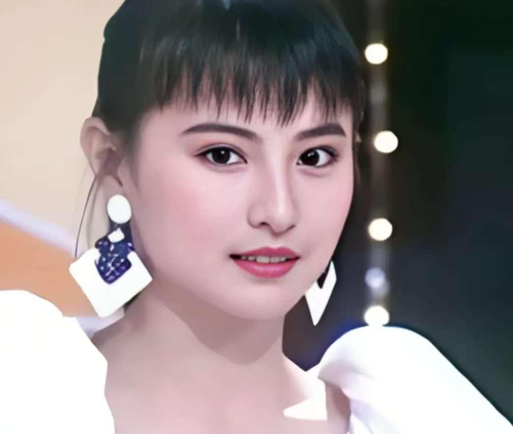 香港最美“打女”李赛凤的陨落，全因没守住亲密关系的分寸感！2007年老公提前回家