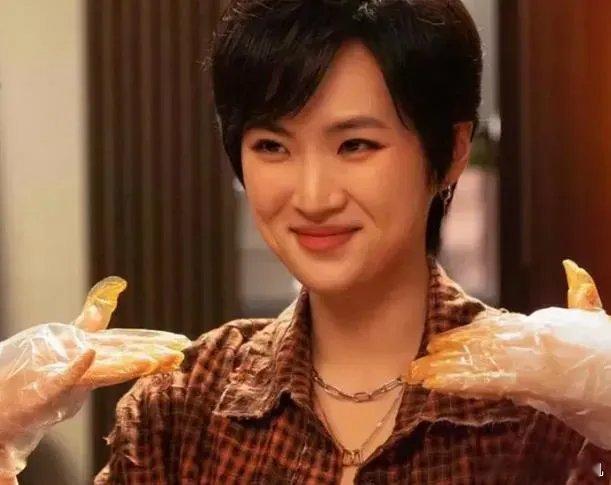 这两天发生的事情，气得失眠。再看看姚安娜，真的觉得是二代中的清流。因为爱好去拍戏