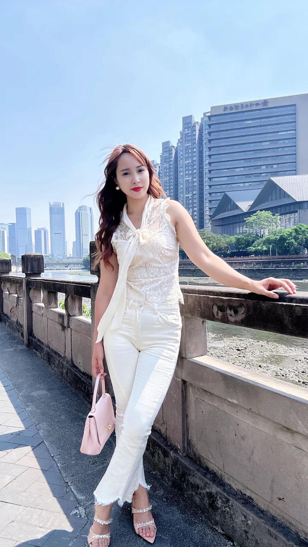 生活就是这样，可能不会让人处处满意。但我们还要热情地活下去。无论今天如何，明天依