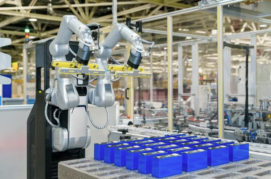 上汽集团首位具身智能人形机器人员工“能仔1号”在别克至境E7电池量产线上岗。执行