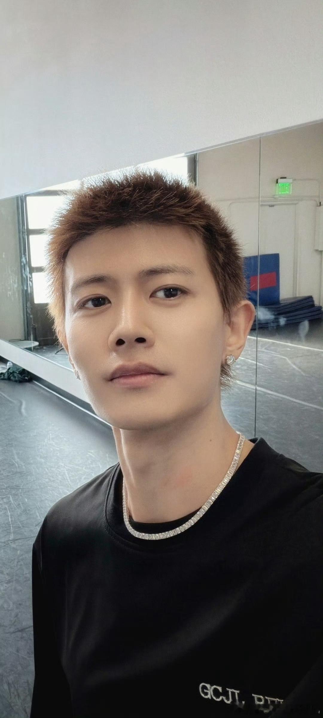 深渊无间 我的评分：深渊无间🌟亮点推荐：2026年爱奇艺，与任嘉伦相约迷雾剧场