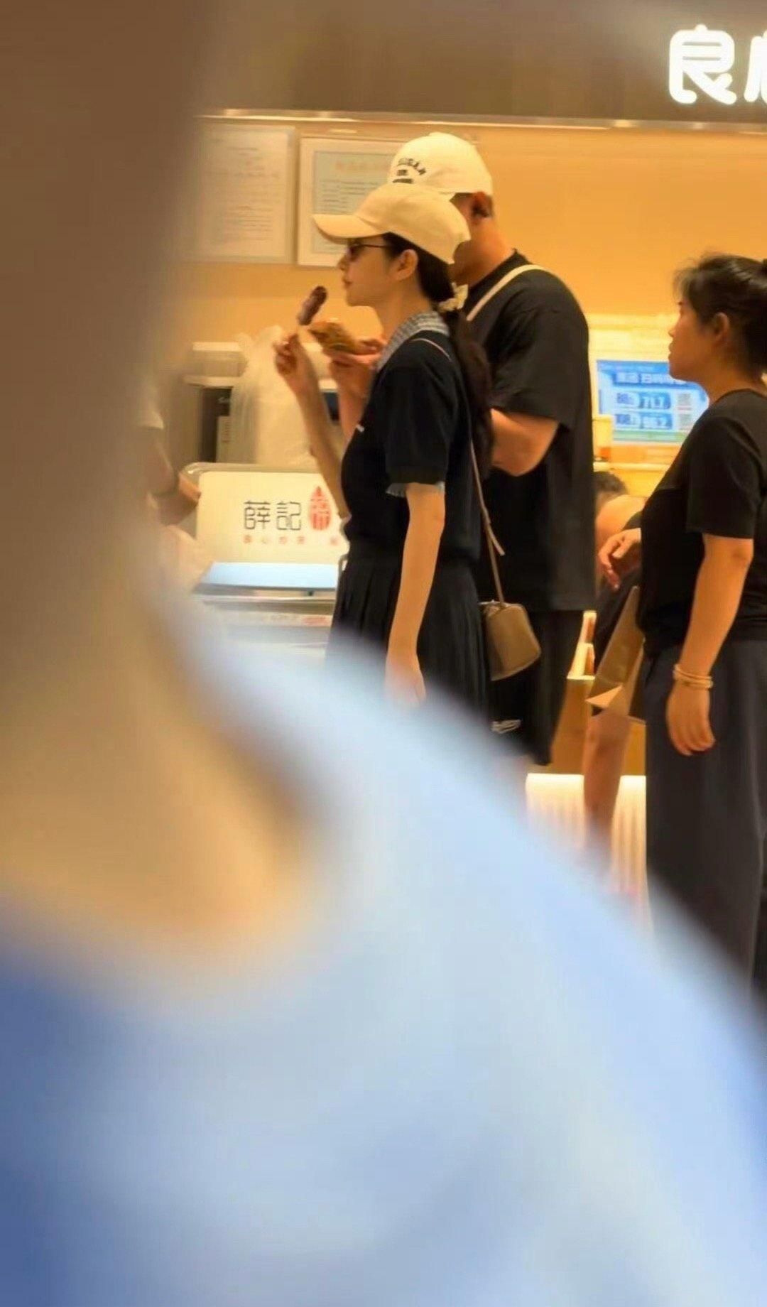 景甜风波后的状态 姐状态好着呢，有些人就瞎说“消瘦”，盼不得姐好啊[拜拜]四海重
