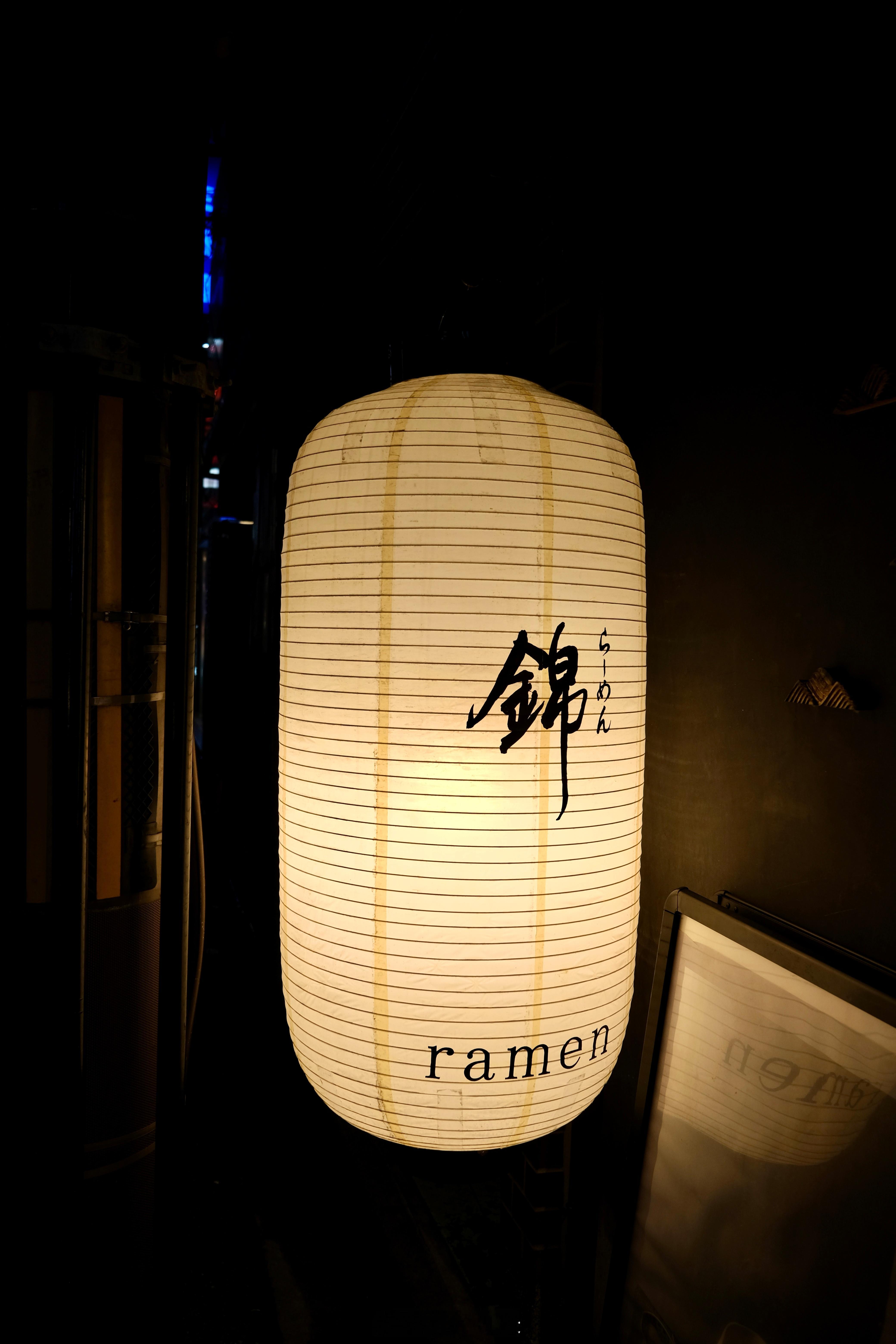 论一碗拉面的修养🍜一个店7个位置，只有老板一个人，负责接待/做菜/清洁/结账，