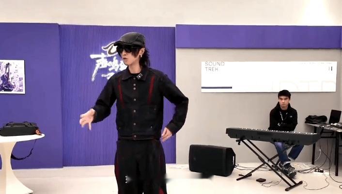 华晨宇像极了我那操心的妈声鸣远扬 这哪里是导师，分明是操心老妈！给开小灶，一眼就