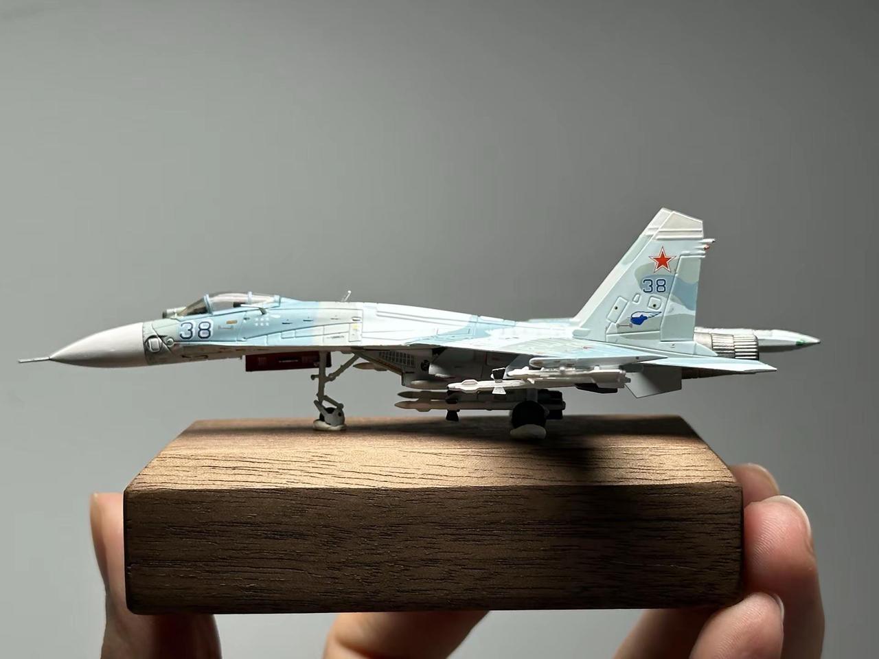 最美侧位——苏27。俄罗斯空军 第159近卫航空团卡累利阿 彼得罗扎沃茨克机场 