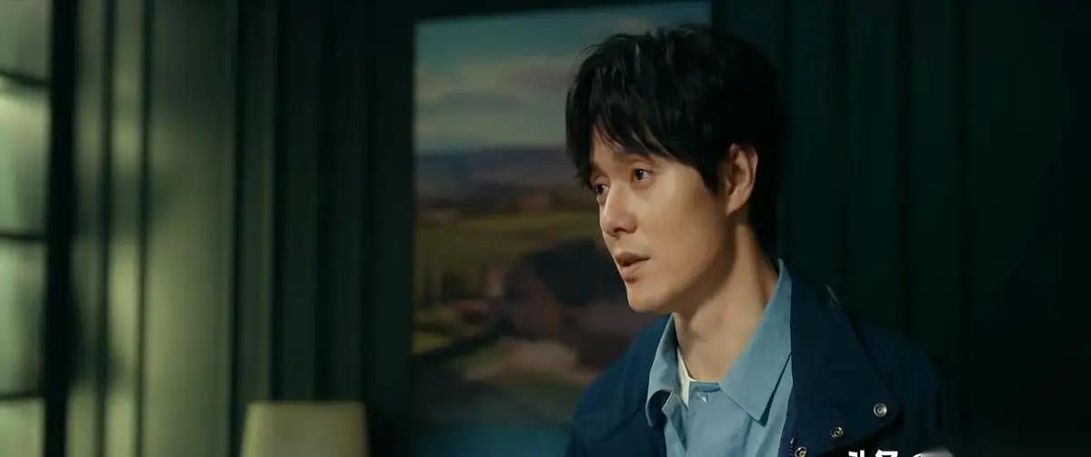 《夜色正浓》最狠的，不是枪响，是枪响之后每个人依旧要回去上班。

1. 凌晨2: