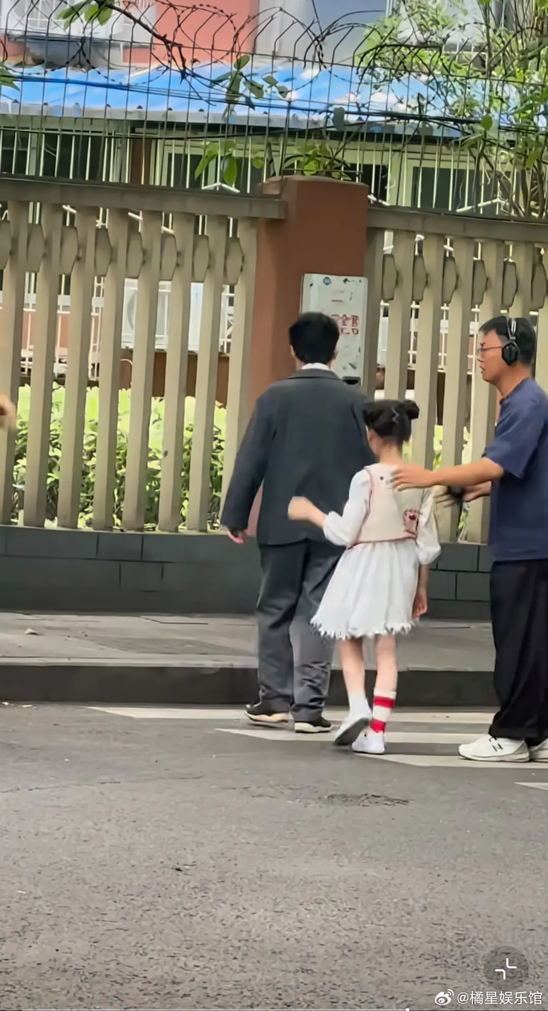 这男明星怎么这么矮