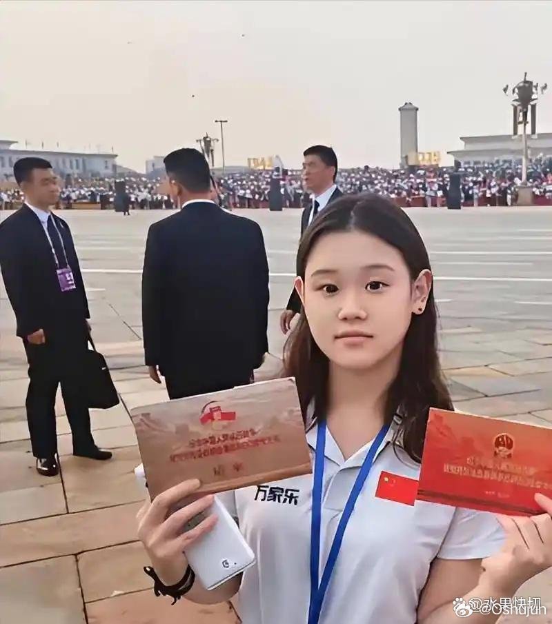 张家齐：我不愿进体制内，她直播中说，我不愿进体制内，因之前工作太枯燥，再去变化不