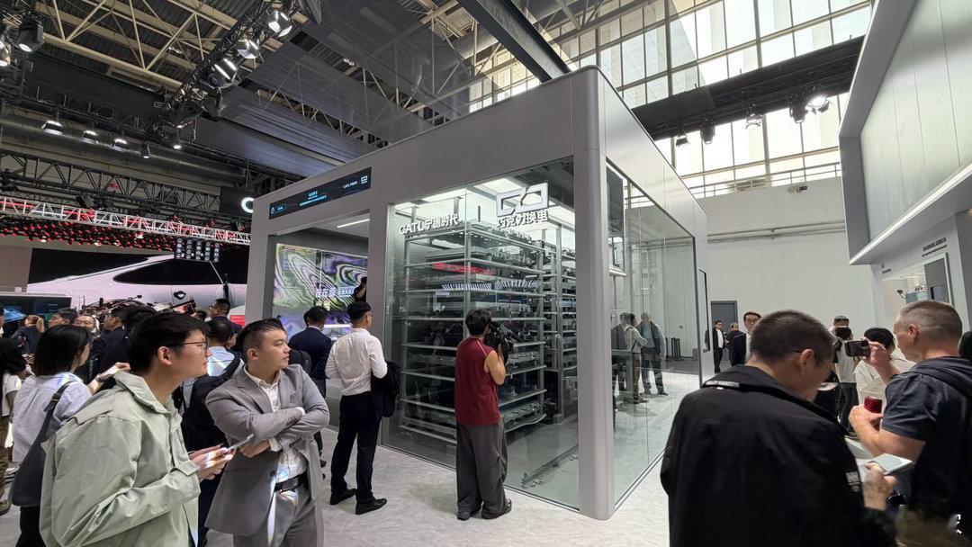 目前宁德巧克力换电的速度确实很快，但是建立在没有液冷全部风冷的前提下。而蔚来的换