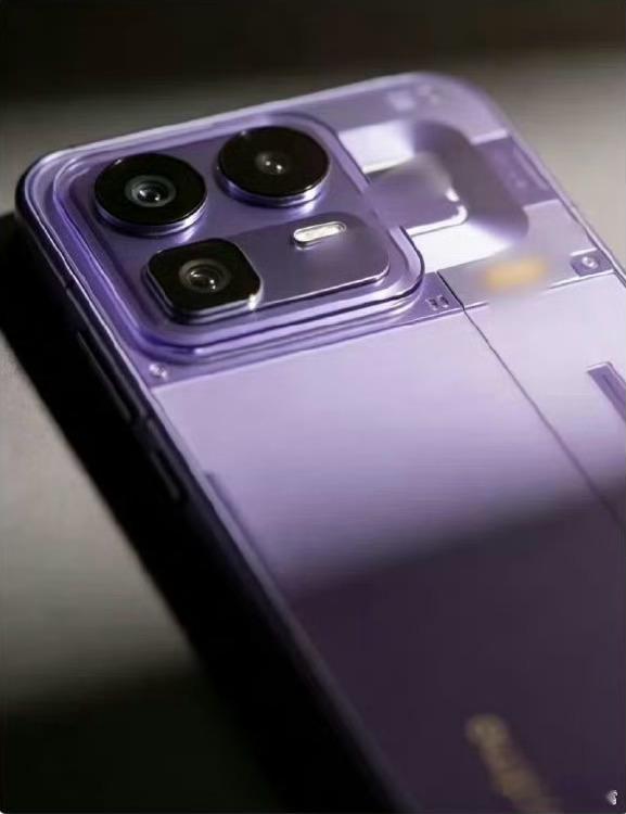 【真我Neo8真机外观曝光】和之前曝的消息基本一致，整体造型还挺像真我GT8 P